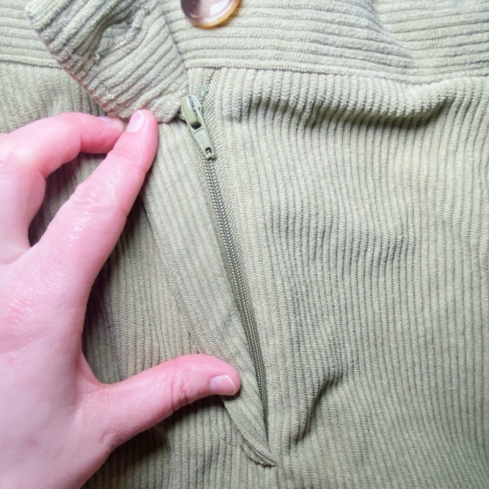 HALARA Mid Rise Button Zipper
Side Pocket Corduroy Casual Pants - Picture 10 of 12